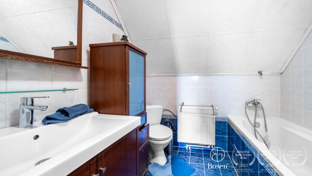 BOSEN | Priestranný rodinný dom v Kalinkove pri Dunajskej Lužnej,vhodný na bývanie aj podnikanie