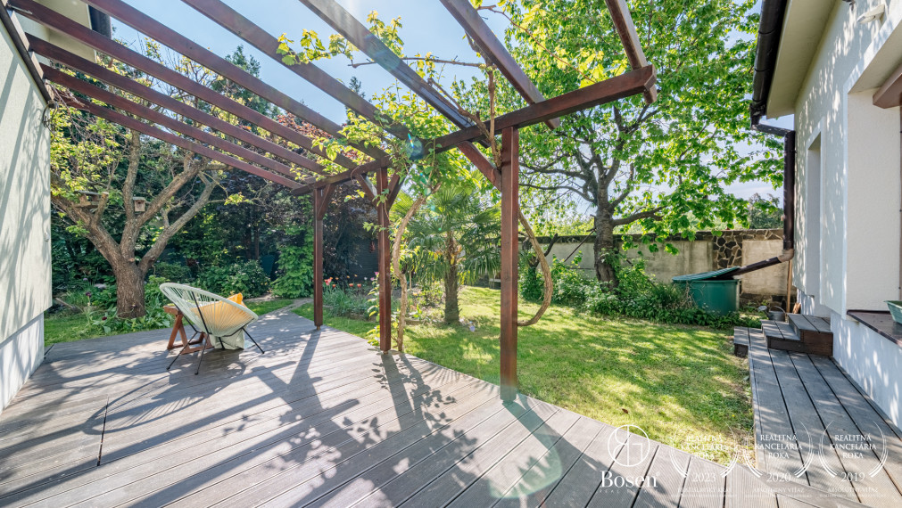 BOSEN | Priestranný rodinný dom v Kalinkove pri Dunajskej Lužnej,vhodný na bývanie aj podnikanie