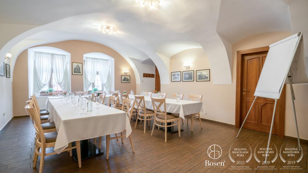 BOSEN | Investičná príležitosť priamo pod Beckovským hradom - Kúria Beckov - Penzión***