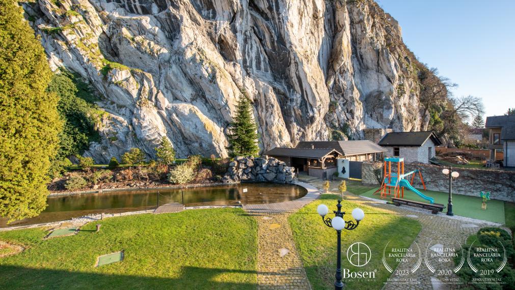 BOSEN | Investičná príležitosť priamo pod Beckovským hradom - Kúria Beckov - Penzión***