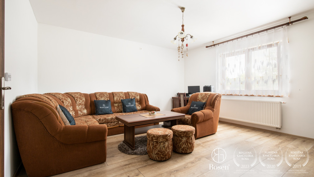 BOSEN | NA PREDAJ 4-IZBOVÝ RODINNÝ DOM S VEĽKORYSÝM POZEMKOM A HOSPODÁRSKYMI BUDOVAMI | MEDVEĎOV