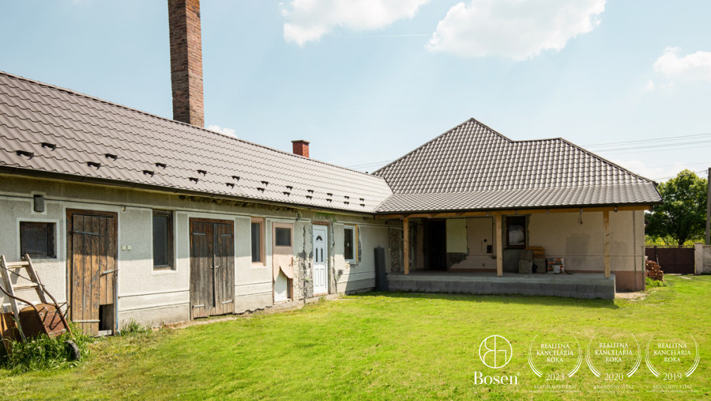 BOSEN | NA PREDAJ 4-IZBOVÝ RODINNÝ DOM S VEĽKORYSÝM POZEMKOM A HOSPODÁRSKYMI BUDOVAMI | MEDVEĎOV