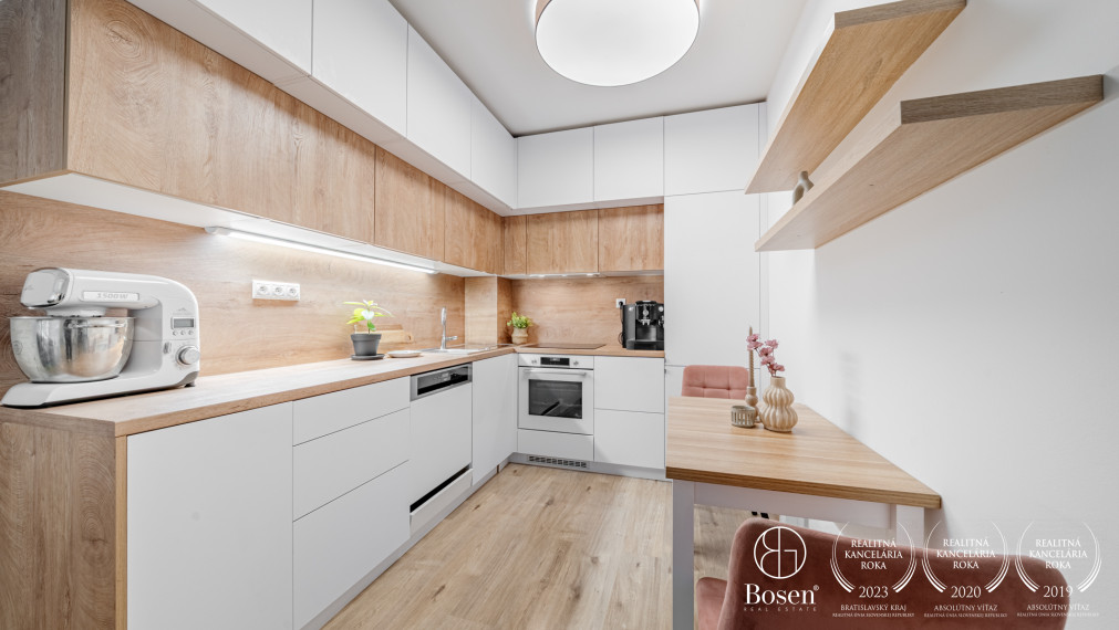 Bosen Realicity / REZERVOVANÉ -moderný 2 izbový byt s predzáhradkou - Devínska Nová Ves