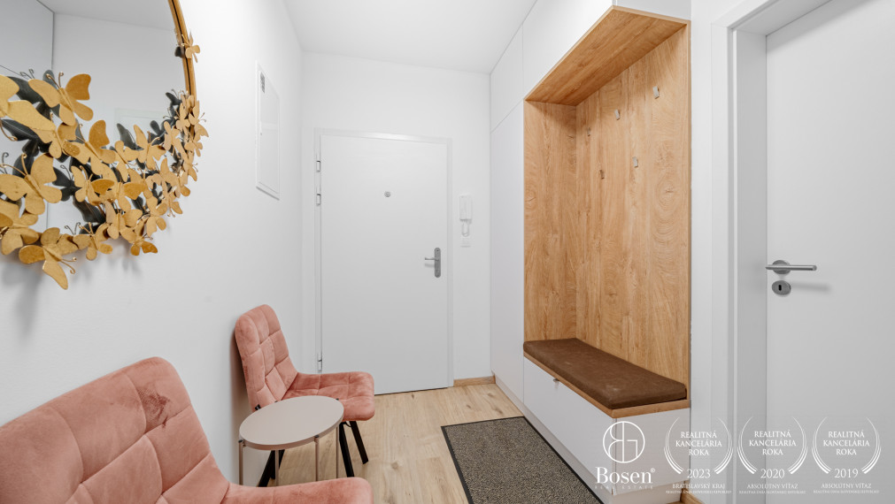 Bosen Realicity / REZERVOVANÉ -moderný 2 izbový byt s predzáhradkou - Devínska Nová Ves