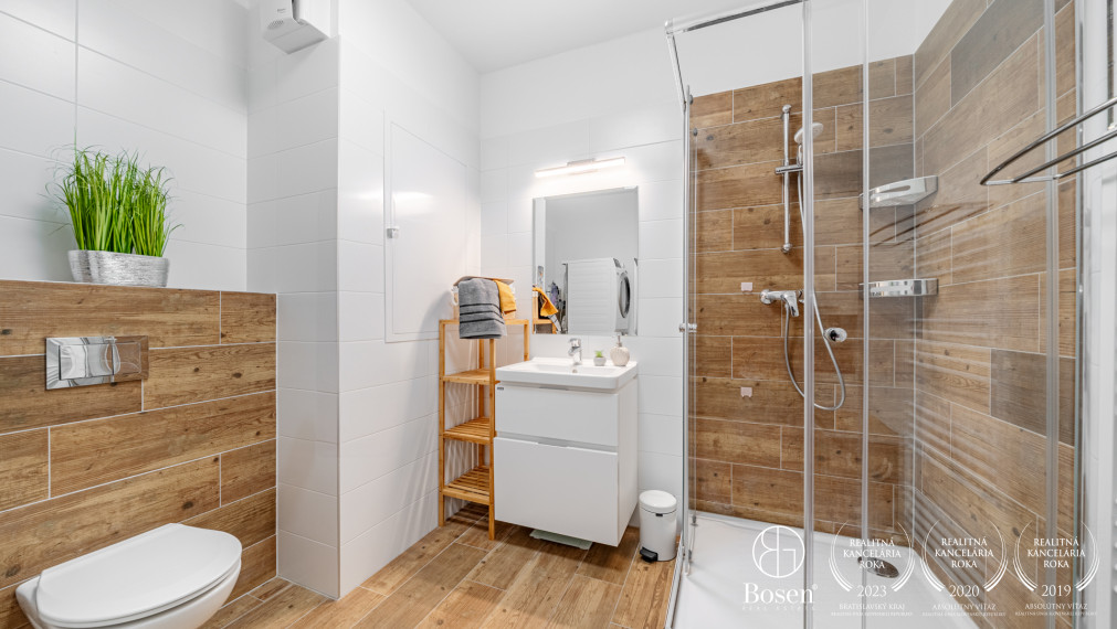 Bosen Realicity / REZERVOVANÉ -moderný 2 izbový byt s predzáhradkou - Devínska Nová Ves