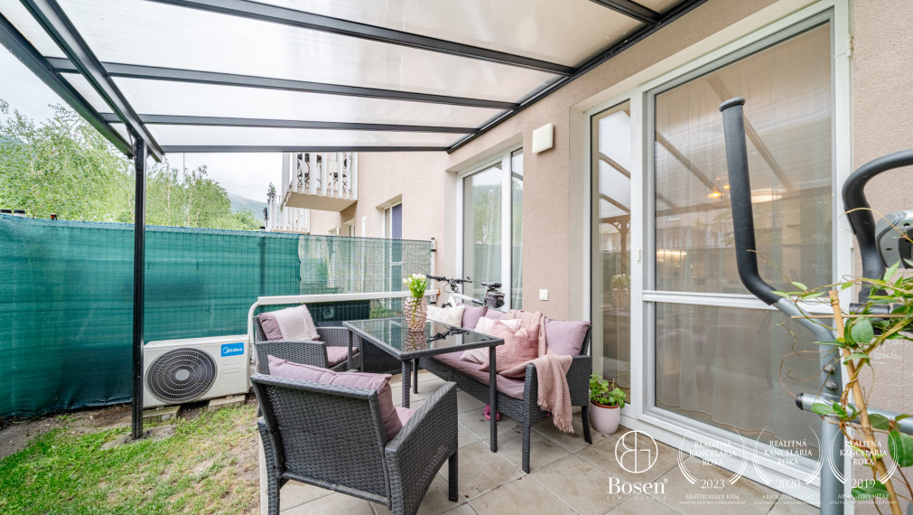 Bosen Realicity / REZERVOVANÉ -moderný 2 izbový byt s predzáhradkou - Devínska Nová Ves