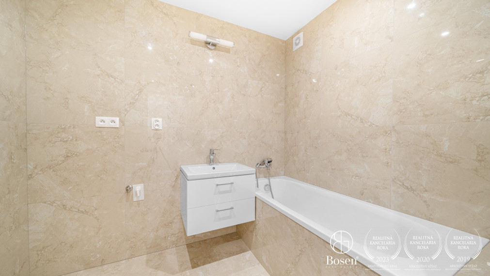 BOSEN | PREDANÉ | Kompletne zrekonštruovaný 3 izbový byt, Ružinov