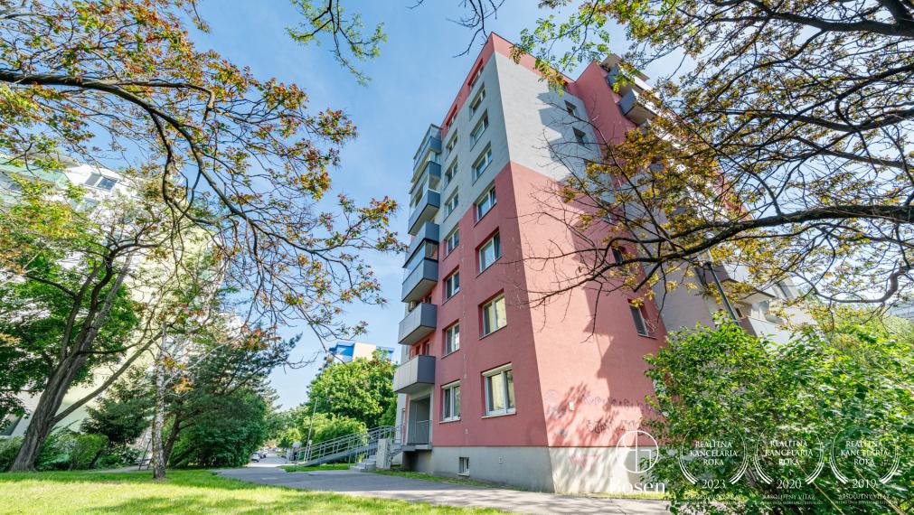 BOSEN | PREDANÉ | Kompletne zrekonštruovaný 3 izbový byt, Ružinov