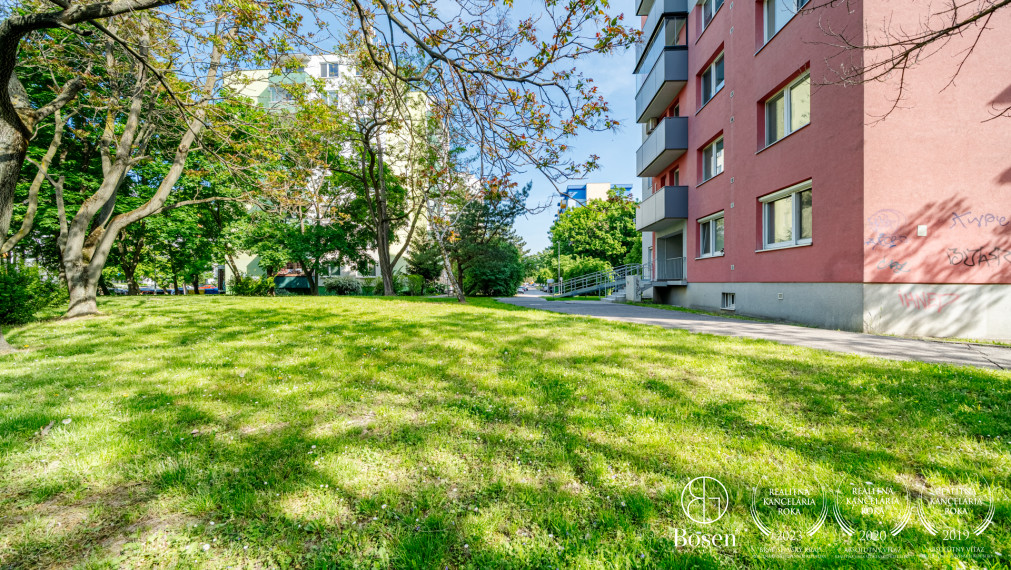 BOSEN | PREDANÉ | Kompletne zrekonštruovaný 3 izbový byt, Ružinov