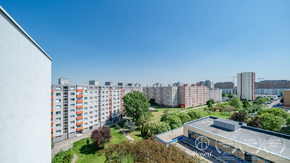 REZERVOVANÉ - BOSEN | 4 izbový byt v príjemnom prostredí - Petržalka