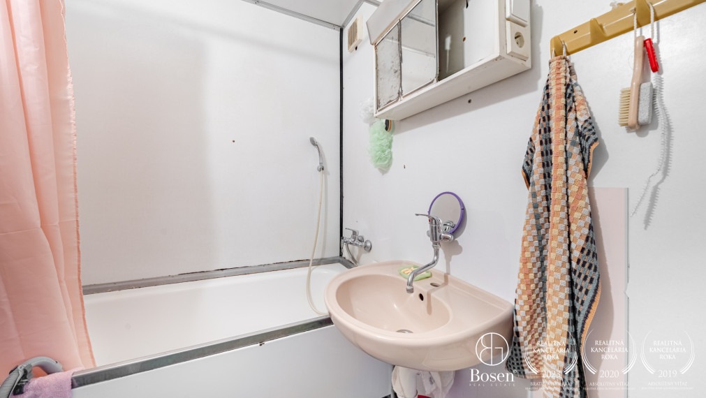 REZERVOVANÉ - BOSEN | 4 izbový byt v príjemnom prostredí - Petržalka