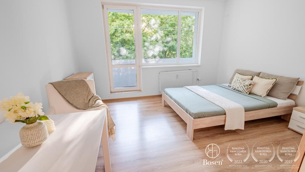 PRENAJATÉ - BOSEN | Moderná garsónka s balkónom na Rovniankovej ulici