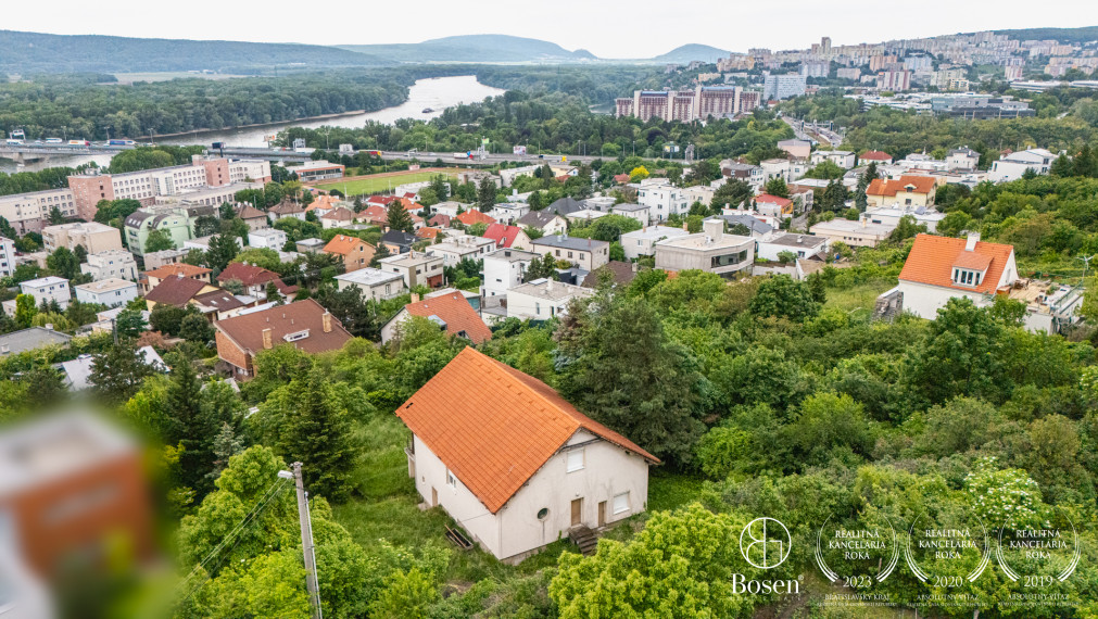 BOSEN | Stavebný pozemok s výhľadom, slepá ulica, Staré Mesto,1243m2