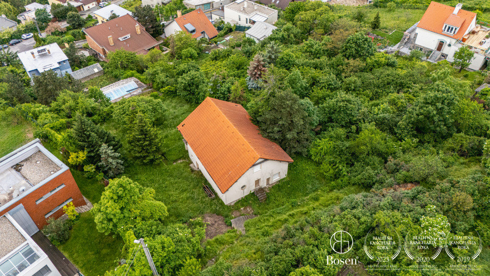 BOSEN | Stavebný pozemok s výhľadom, slepá ulica, Staré Mesto,1243m2