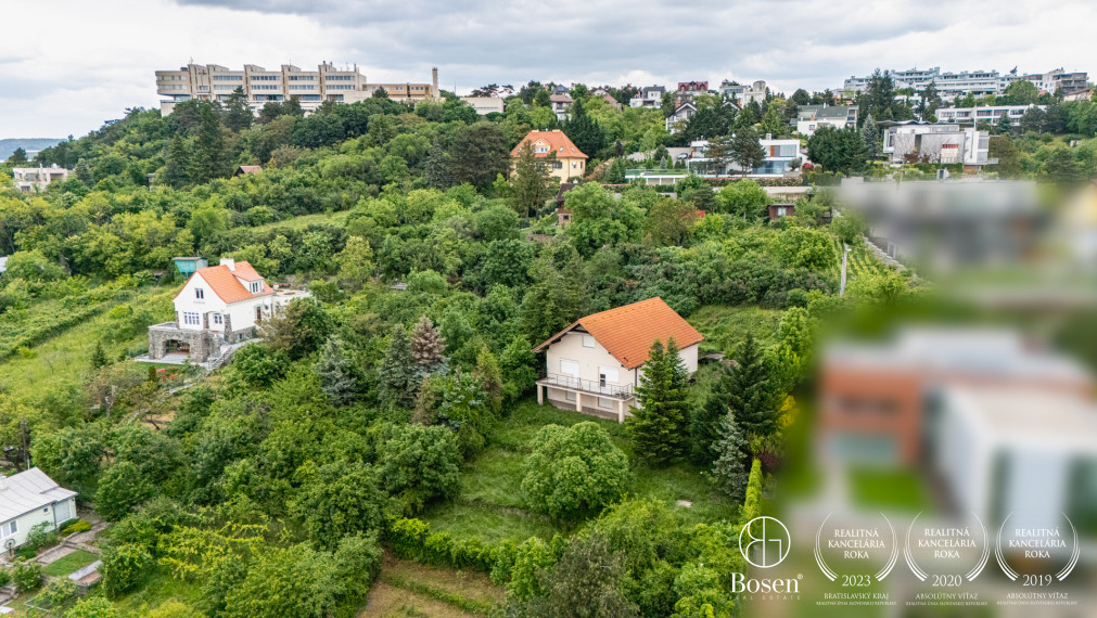 BOSEN | Stavebný pozemok s výhľadom, slepá ulica, Staré Mesto,1243m2