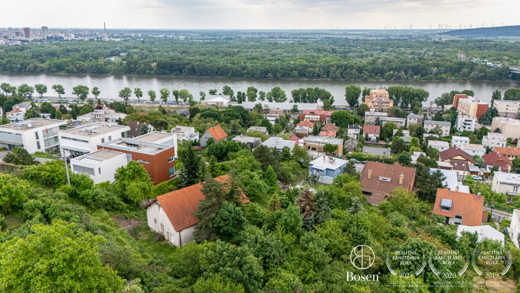 BOSEN | Stavebný pozemok s výhľadom, slepá ulica, Staré Mesto,1243m2