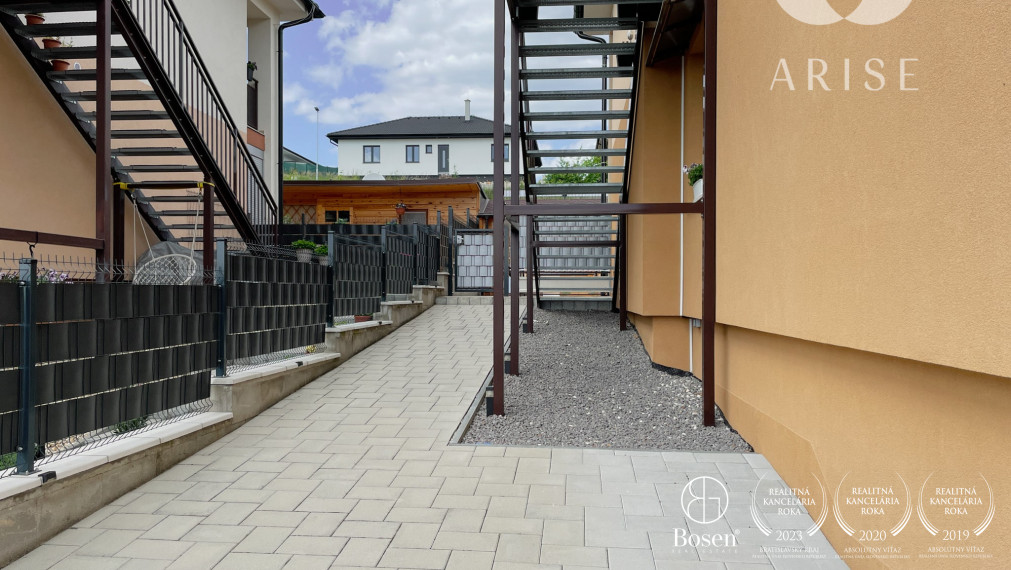 Na predaj novostavba 3-izbového bytu s pozemkom v Malých Bieliciach