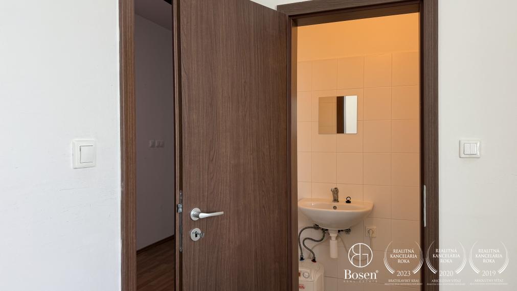 BOSEN | NEBYTOVÝ PRIESTOR V CENTRE MESTA DUNAJSKÁ STREDA – ROTUNDA, 41,9 m²