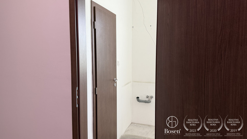 BOSEN | NEBYTOVÝ PRIESTOR V CENTRE MESTA DUNAJSKÁ STREDA – ROTUNDA, 41,9 m²