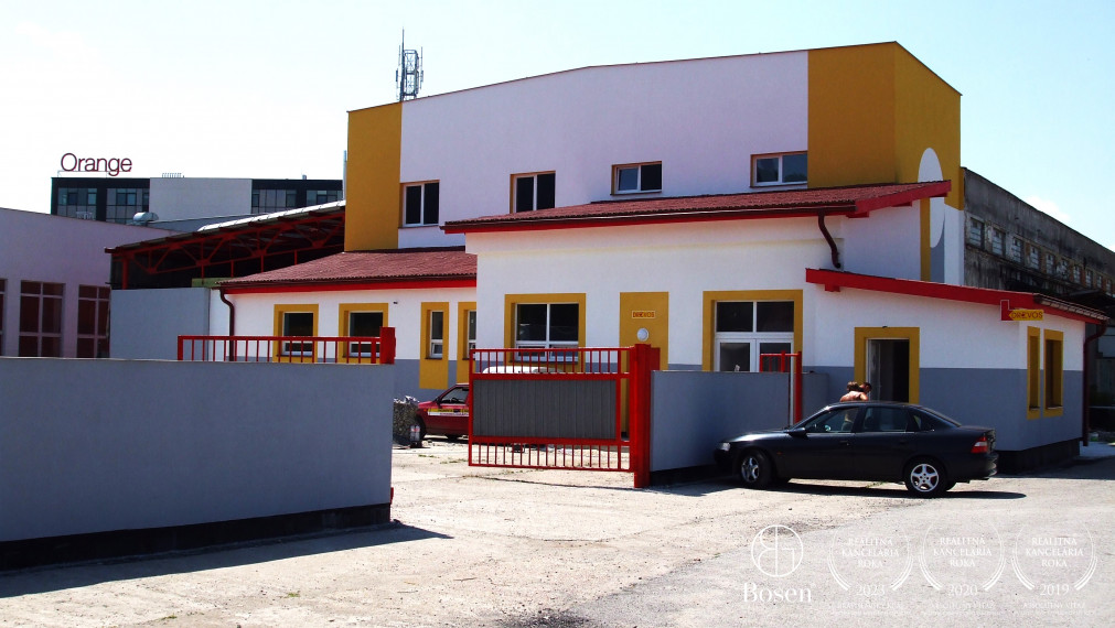 BOSEN |   Skladovo - výrobný objekt s kancelárskym zázemím.