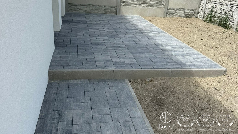 BOSEN | 3IZB Rodinný dvojdom so záhradkou + klimatizácia v cene