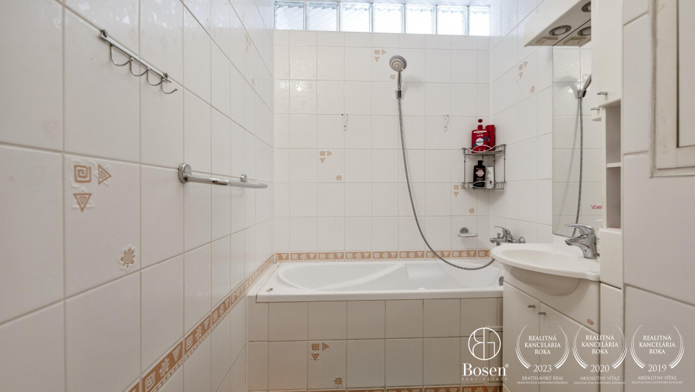 BOSEN | REZERVOVANÉ- Na predaj 3 izbový byt, ktorý je prerobený na 4 izbový Malacky, sídlisko Juh