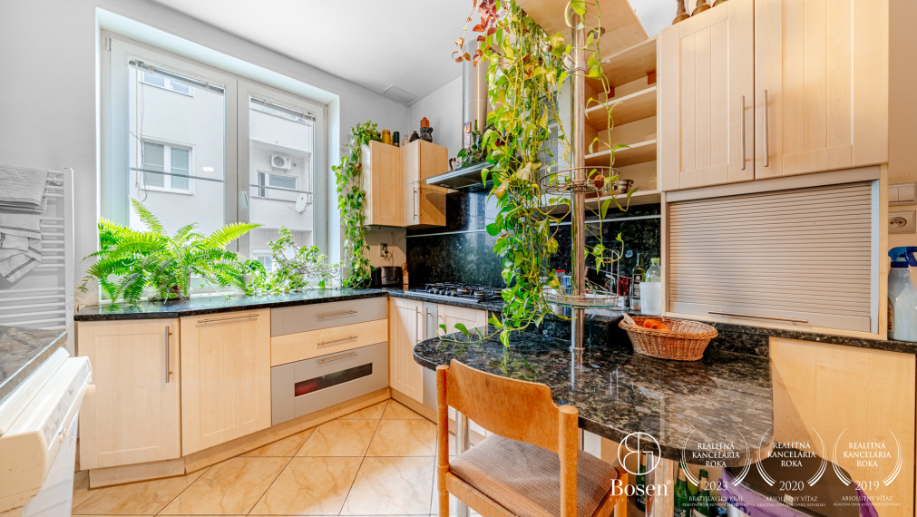 BOSEN | Priestorovo veľkorysý 4 izbový byt, pôvodný stav, Palisády - BA, 163 m2