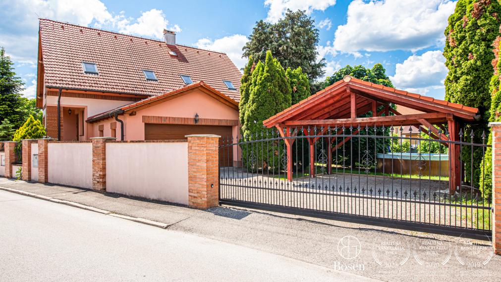 BOSEN | Na predaj rodinný dom vo výbornej lokalite 1008m2 - Zlatovce v Trenčíne