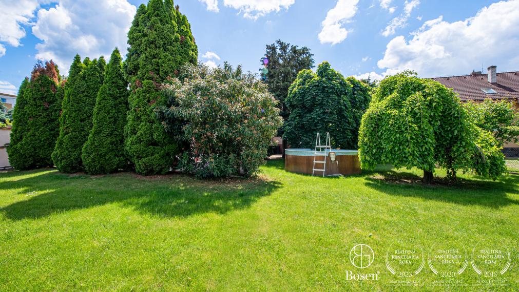 BOSEN | Na predaj rodinný dom vo výbornej lokalite 1008m2 - Zlatovce v Trenčíne