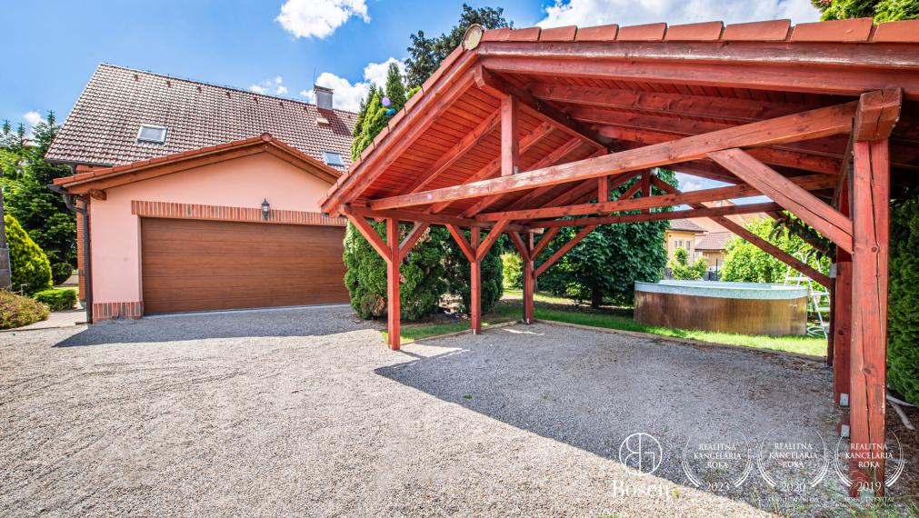 BOSEN | Na predaj rodinný dom vo výbornej lokalite 1008m2 - Zlatovce v Trenčíne