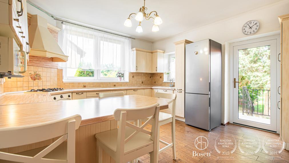 BOSEN | Na predaj rodinný dom vo výbornej lokalite 1008m2 - Zlatovce v Trenčíne