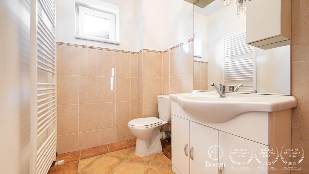 BOSEN | Na predaj rodinný dom vo výbornej lokalite 1008m2 - Zlatovce v Trenčíne