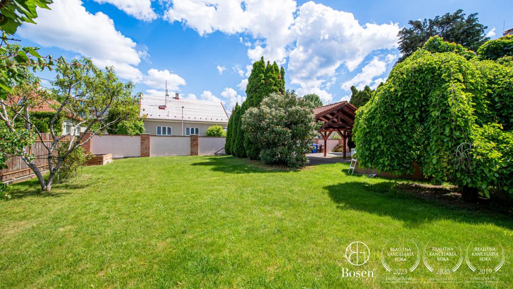 BOSEN | Na predaj rodinný dom vo výbornej lokalite 1008m2 - Zlatovce v Trenčíne