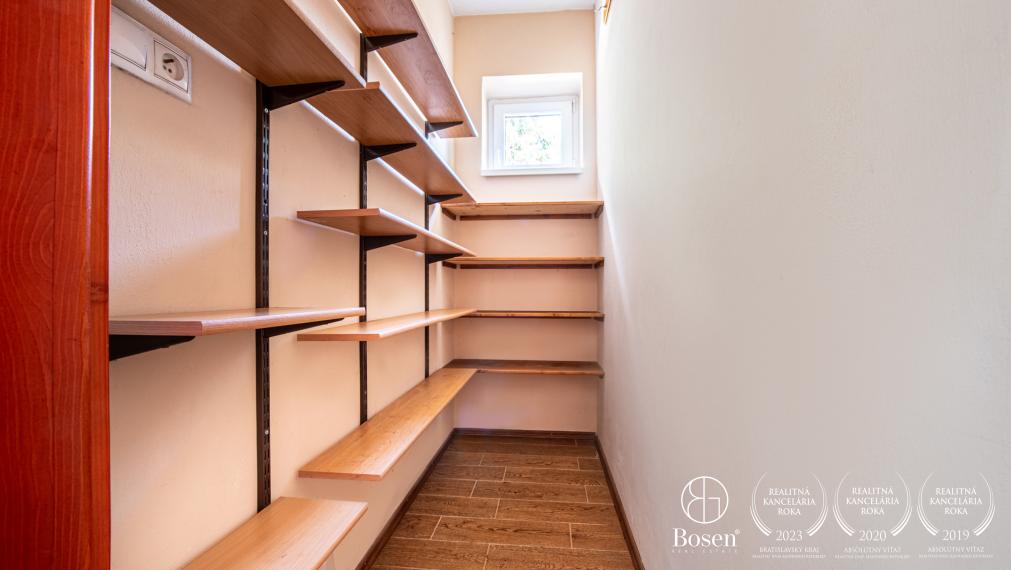 BOSEN | Na predaj rodinný dom vo výbornej lokalite 1008m2 - Zlatovce v Trenčíne