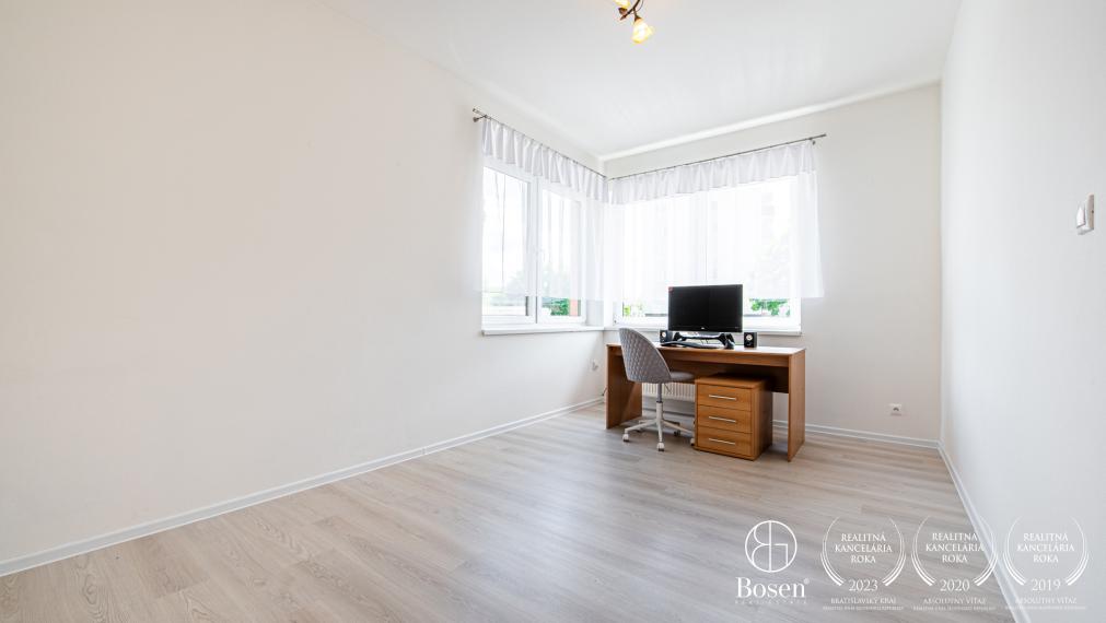 BOSEN | Na predaj rodinný dom vo výbornej lokalite 1008m2 - Zlatovce v Trenčíne