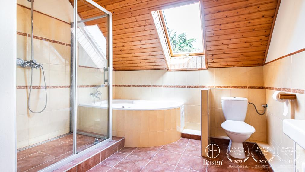 BOSEN | Na predaj rodinný dom vo výbornej lokalite 1008m2 - Zlatovce v Trenčíne