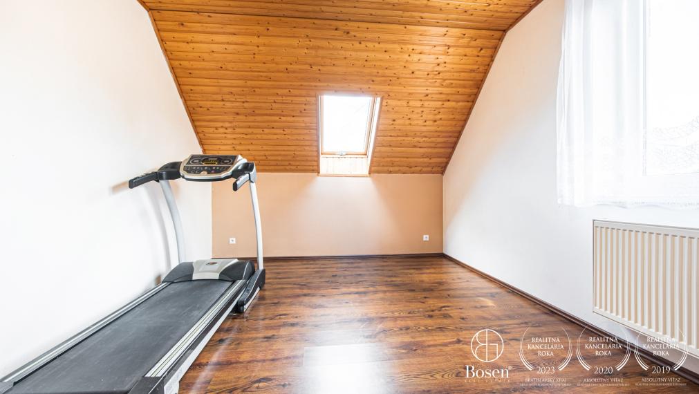 BOSEN | Na predaj rodinný dom vo výbornej lokalite 1008m2 - Zlatovce v Trenčíne