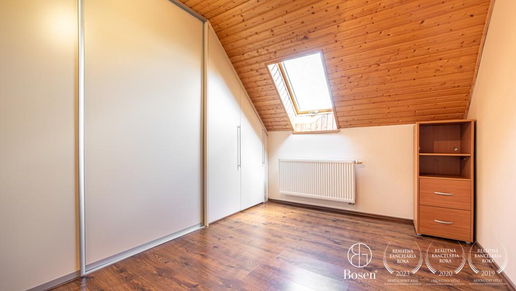 BOSEN | Na predaj rodinný dom vo výbornej lokalite 1008m2 - Zlatovce v Trenčíne