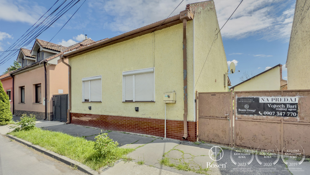 BOSEN | 2 izbový, rodinný dom s garážou, Fiľakovo, 630m2.