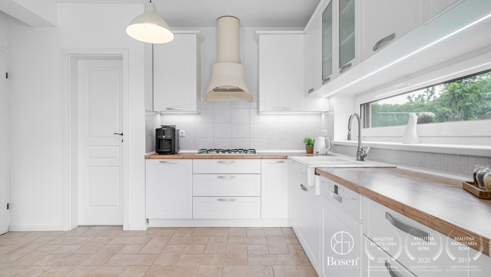 PREDANÉ - BOSEN | 5 izb. RD s jedinečným šarmom a súkromnou cestou, Ivanka pri Dunaji, 180 m2