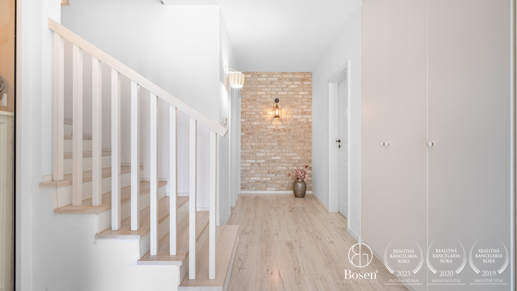 PREDANÉ - BOSEN | 5 izb. RD s jedinečným šarmom a súkromnou cestou, Ivanka pri Dunaji, 180 m2