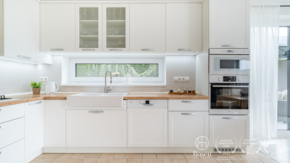 PREDANÉ - BOSEN | 5 izb. RD s jedinečným šarmom a súkromnou cestou, Ivanka pri Dunaji, 180 m2