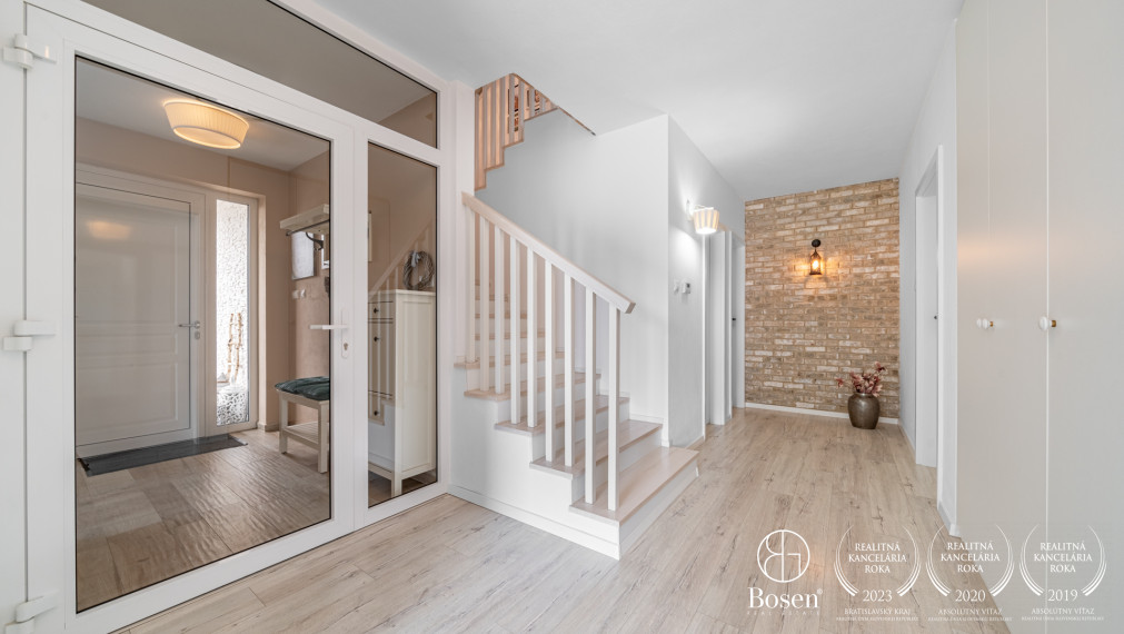 PREDANÉ - BOSEN | 5 izb. RD s jedinečným šarmom a súkromnou cestou, Ivanka pri Dunaji, 180 m2