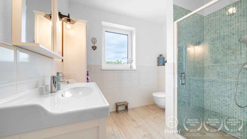 PREDANÉ - BOSEN | 5 izb. RD s jedinečným šarmom a súkromnou cestou, Ivanka pri Dunaji, 180 m2