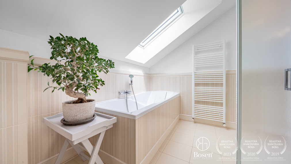 PREDANÉ - BOSEN | 5 izb. RD s jedinečným šarmom a súkromnou cestou, Ivanka pri Dunaji, 180 m2