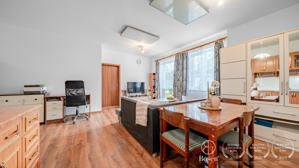 Rezervovaný BOSEN | 2-izbový byt s predzáhradkou pri Senci, 65m2