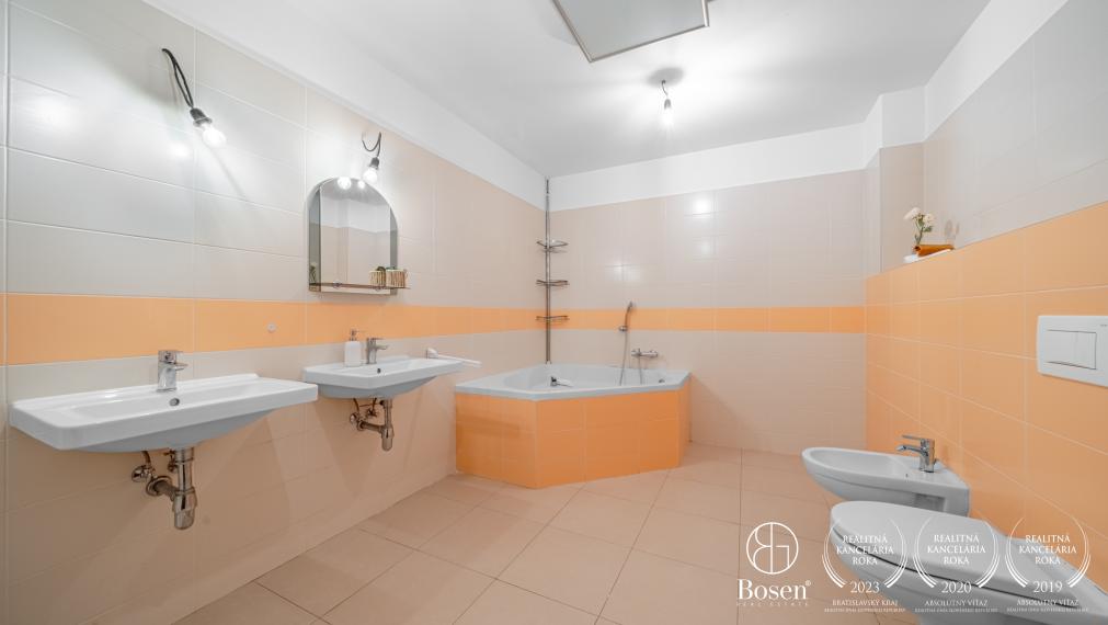 Rezervovaný BOSEN | 2-izbový byt s predzáhradkou pri Senci, 65m2