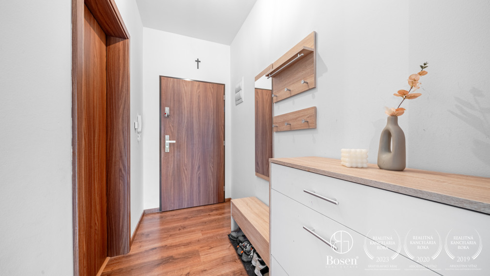 Rezervovaný BOSEN | 2-izbový byt s predzáhradkou pri Senci, 65m2