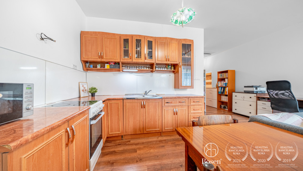 Rezervovaný BOSEN | 2-izbový byt s predzáhradkou pri Senci, 65m2