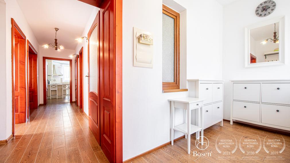 BOSEN | Na predaj rodinný dom vo výbornej lokalite 1008m2 - Zlatovce v Trenčíne